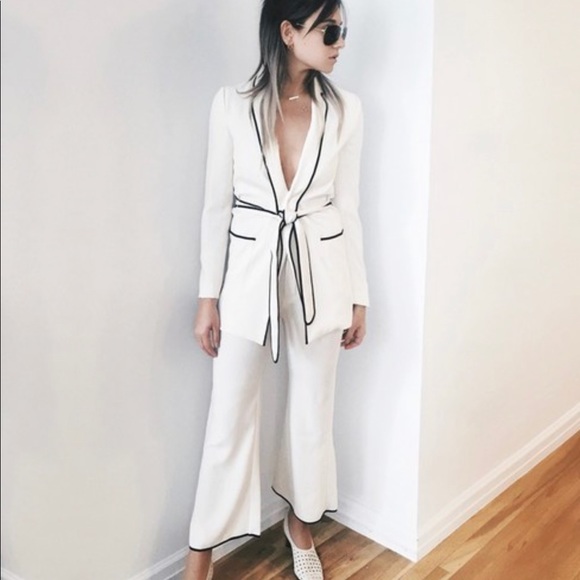 •SOLD• BLOGGER FAV ZARA IVORY BLAZER w CONTRASTING - Picture 7 of 8
